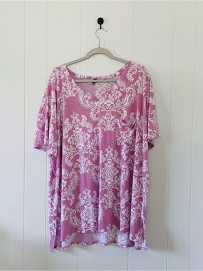 Women's Pink Damask V-Neck Pocket Tee